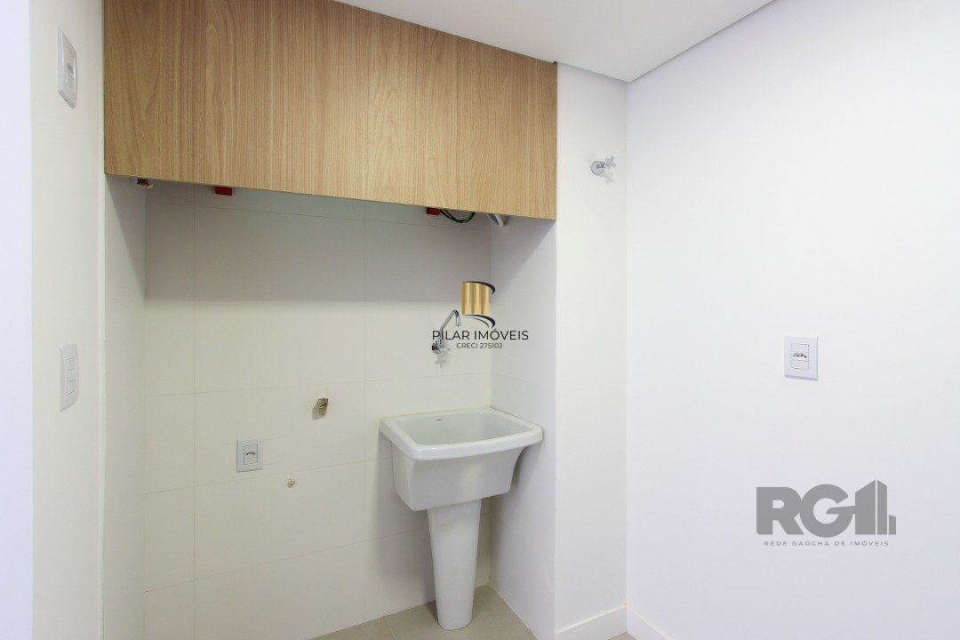 Apartamento em Porto Alegre no Bairro Petrópolis, de 2 quartos, semi mobiliado.