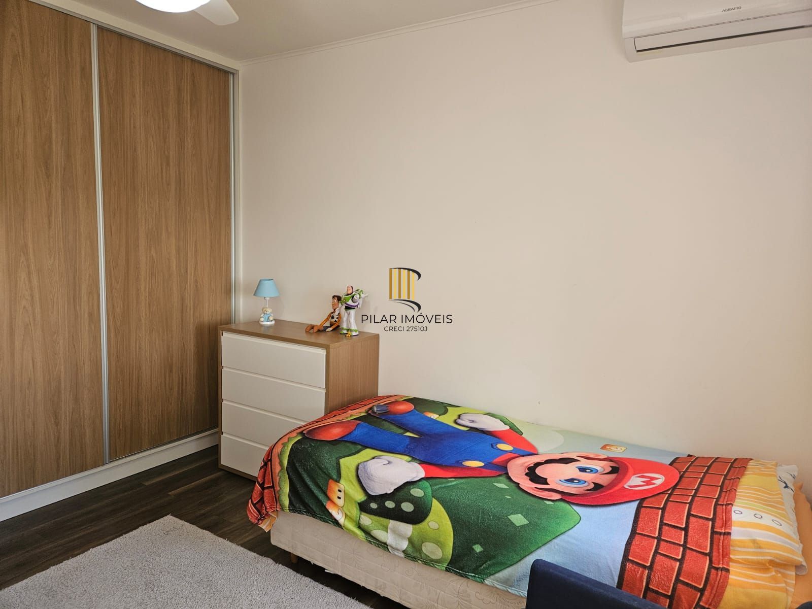 Casa em Condomínio, 03 dormitórios 04 Vagas, 229m²  na Tristeza, Porto Alegre, RS!!