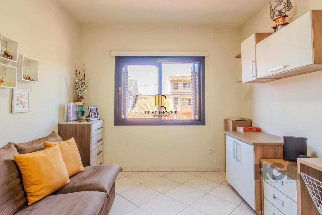 Casa 3 dormitórios no bairro Hípica