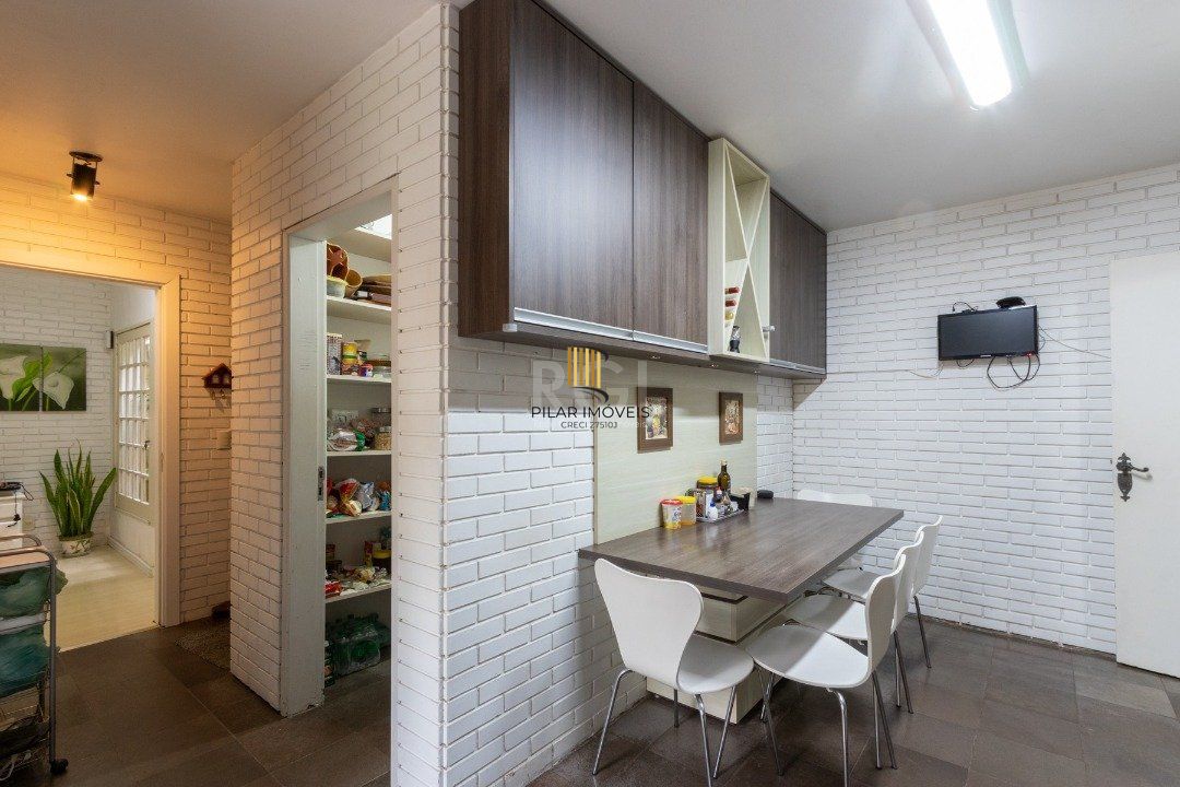 Casa para Venda - 300m², 4 dormitórios, sendo 2 suites, 4 vagas - Vila Assunção
