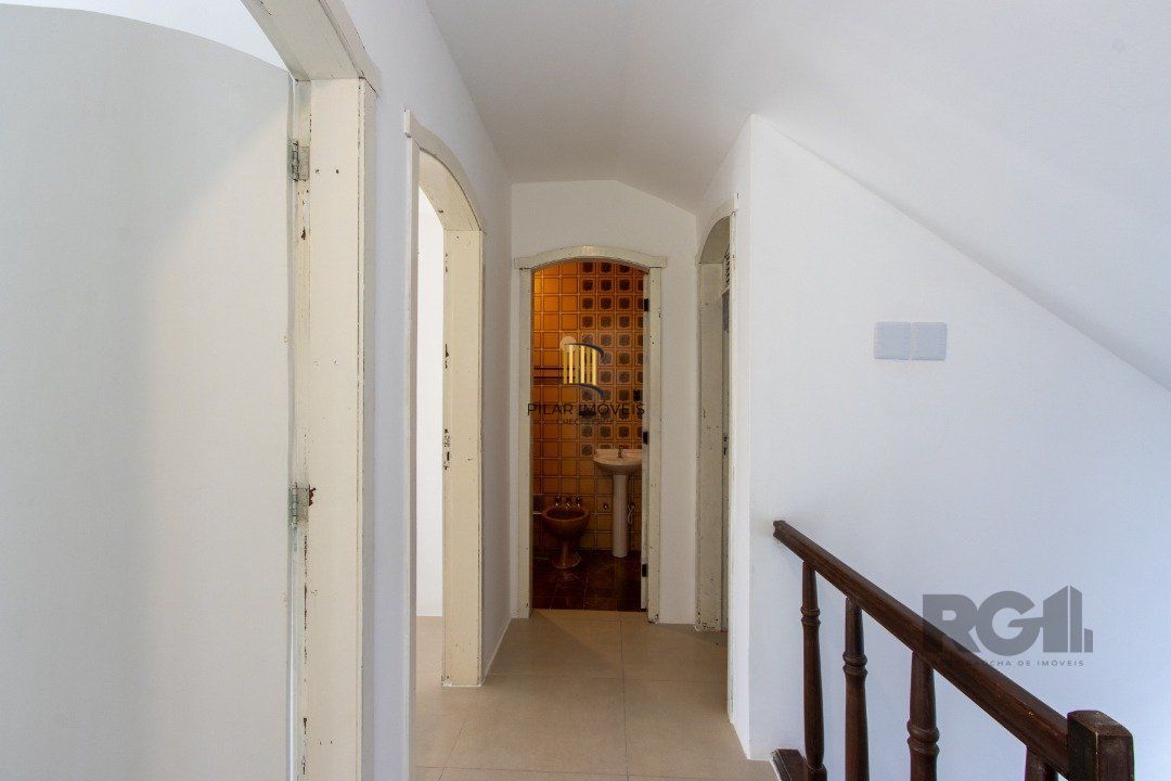 Casa para Venda - 337m², 3 dormitórios, sendo 1 suites, 3 vagas - Cristal