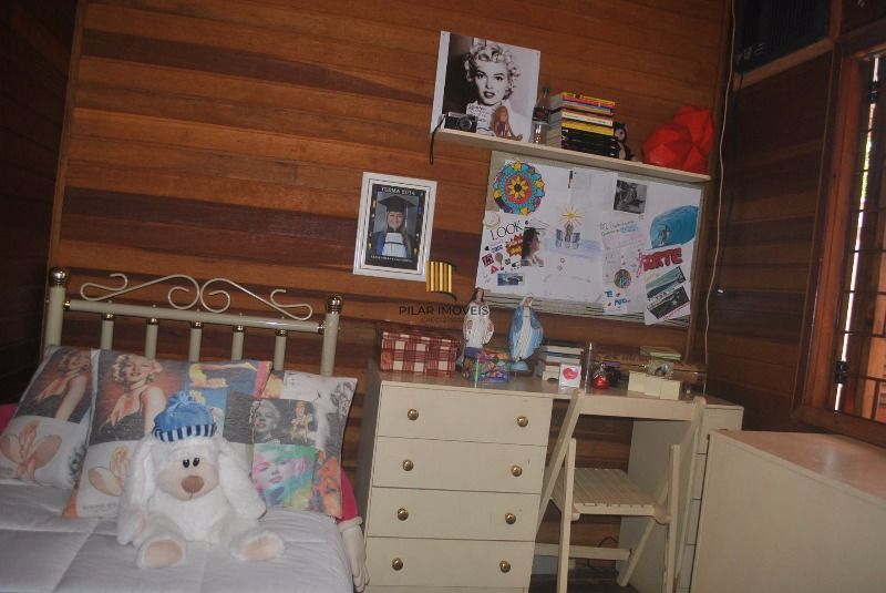 Casa para Venda - 250m², 3 dormitórios, 4 vagas - Serraria