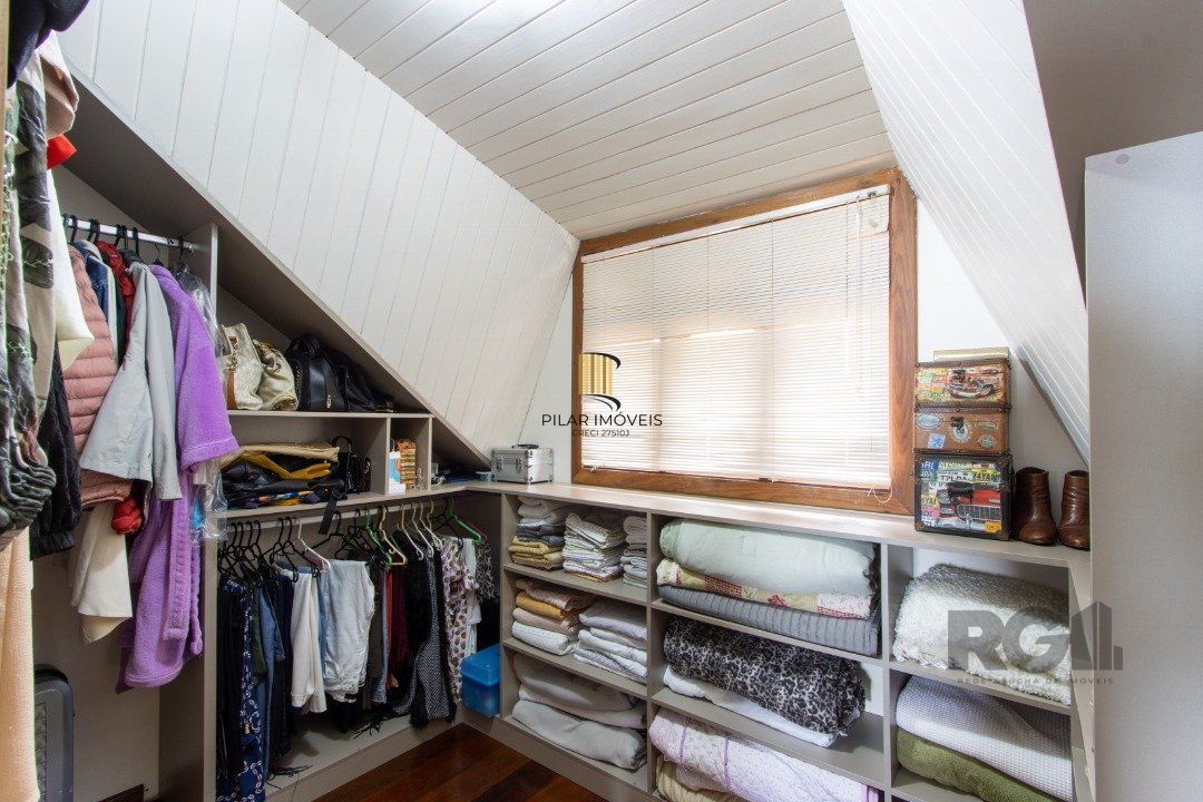 Casa para Venda com 4 dormitórios, sendo 2 suites e 4 vagas no bairro Jardim Isabel