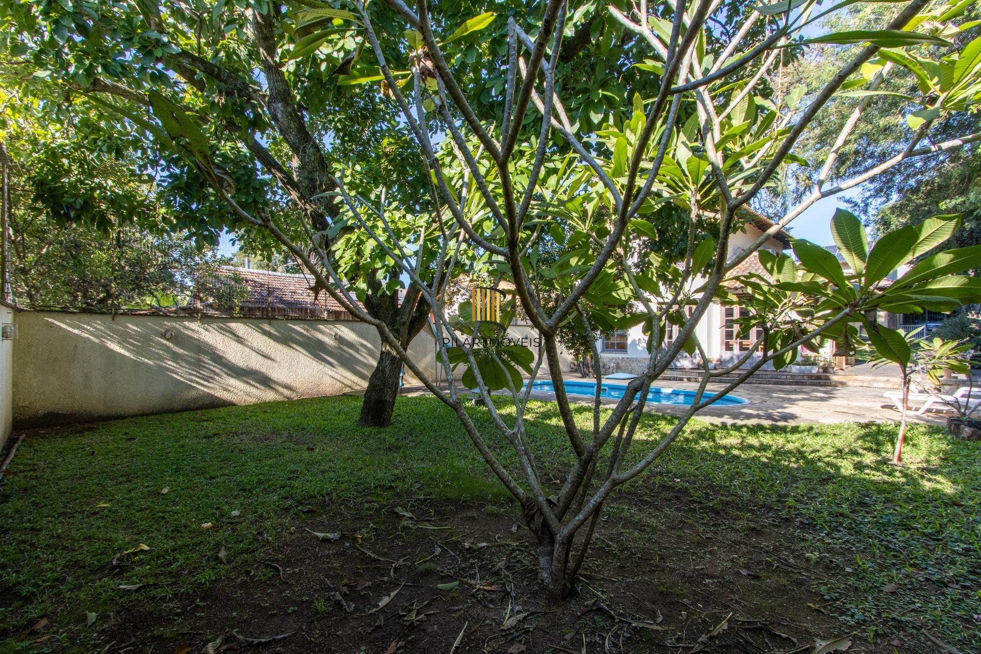 Casa com 3 quartos e 357m² à venda em Tristeza, Porto Alegre.