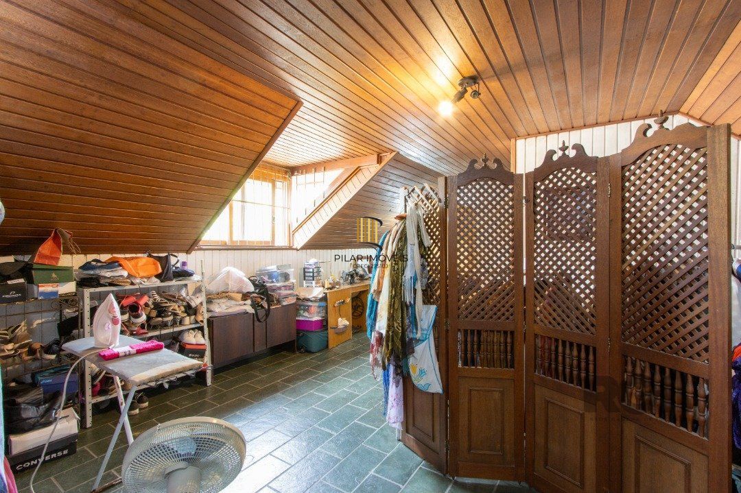 Casa de 3 dormitórios à venda na Tristeza - Zona sul de Poa.