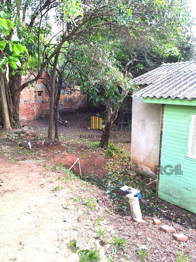 Casa térrea, 3 quartos, amplo pátio - Bairro Santa Tereza