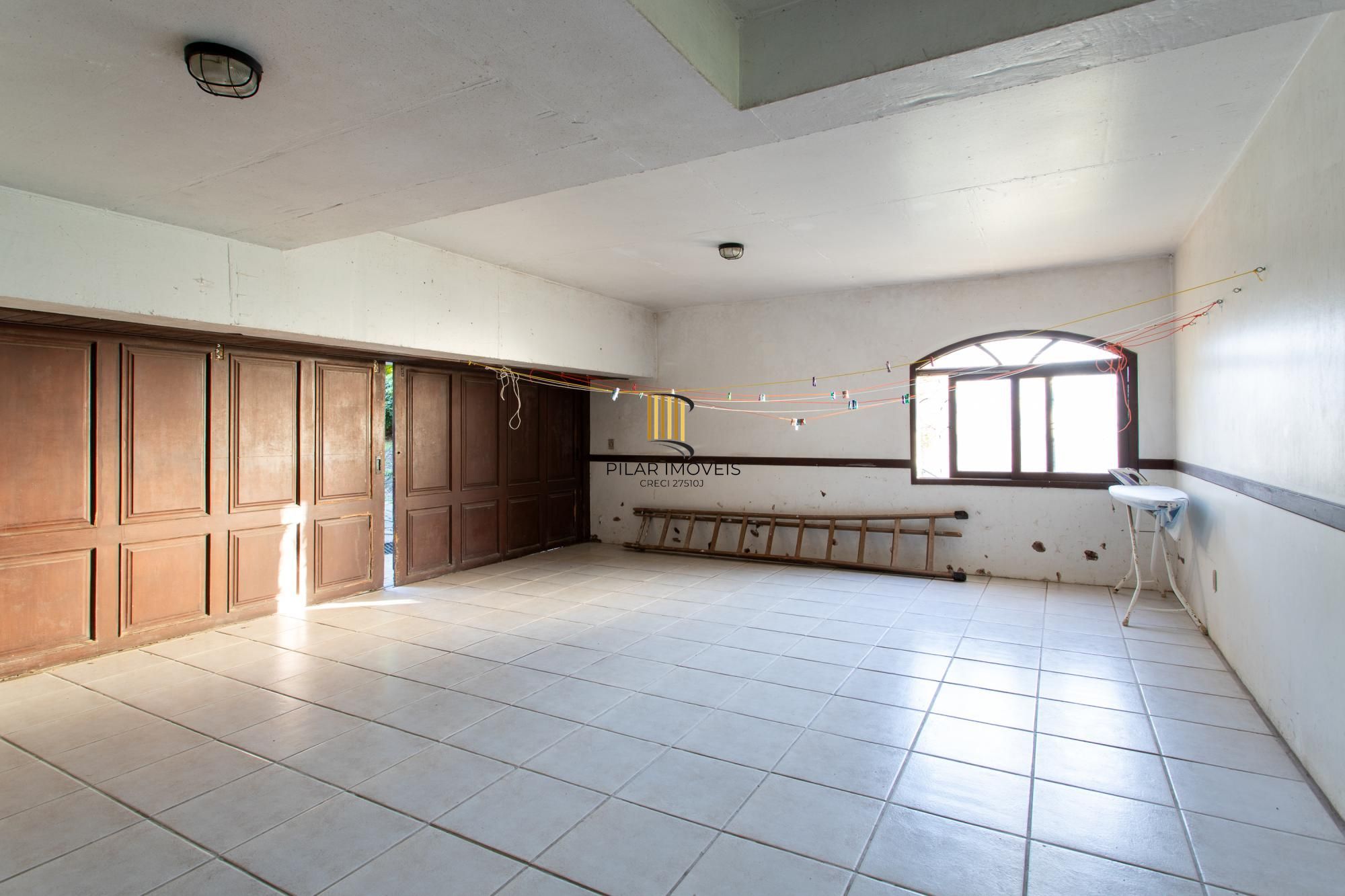 Casa em Condomínio à venda com 5 dormitórios, 565m² e 4 vagas no Condominio Jardim do Sol, Zona Sul de Porto Alegre