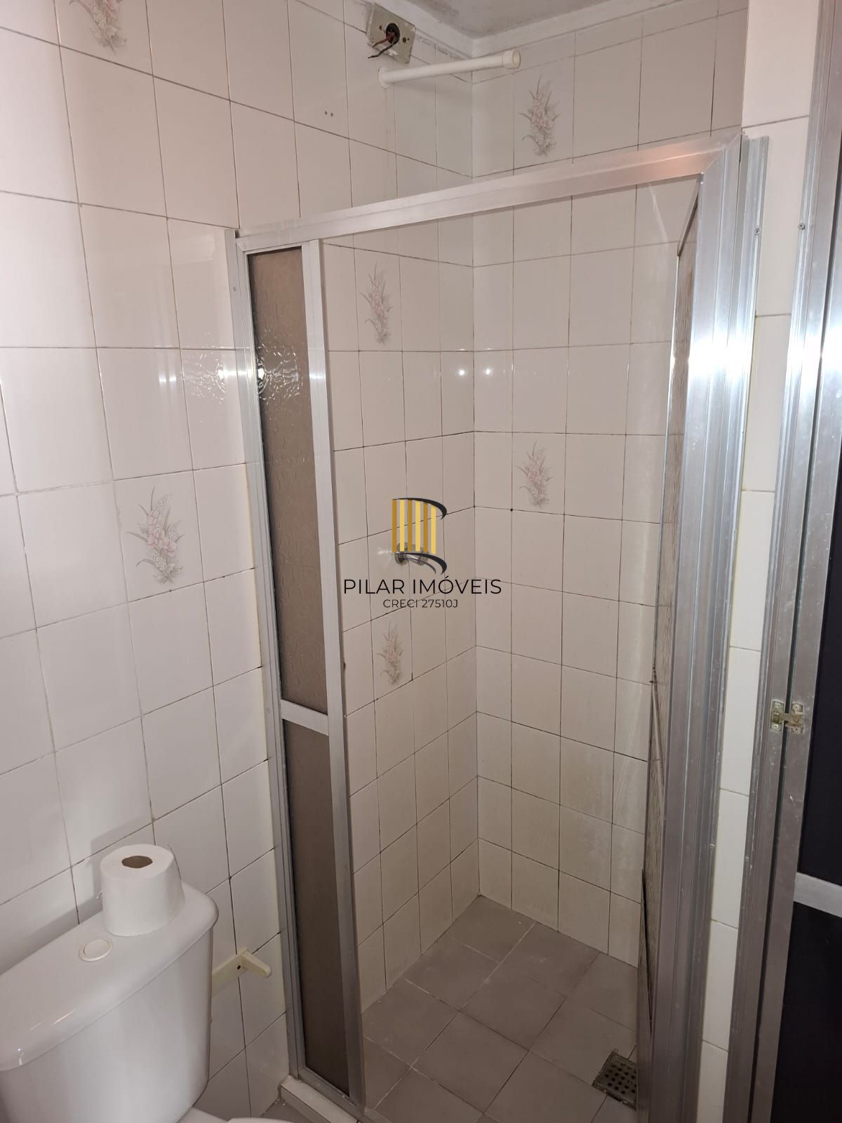 JK / Sala & Dormitório ( desocupado ) com ampla e boa cozinha