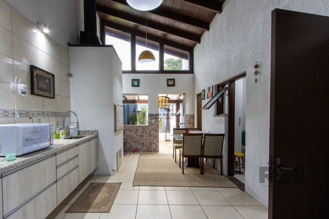 Casa 3 dormitórios no bairro Hípica
