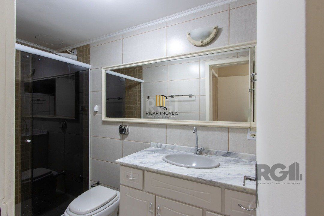 Apartamento de 02 dormitórios com móveis e roupeiros planejados