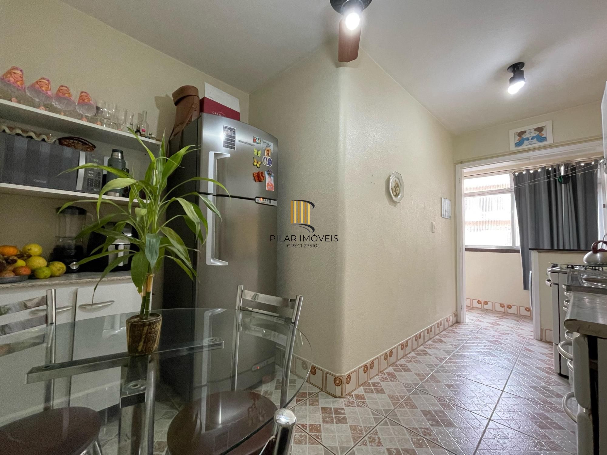 Apartamento com linda vista definida para o Rio Guaíba ? amplo, arejado e com sol da tarde!