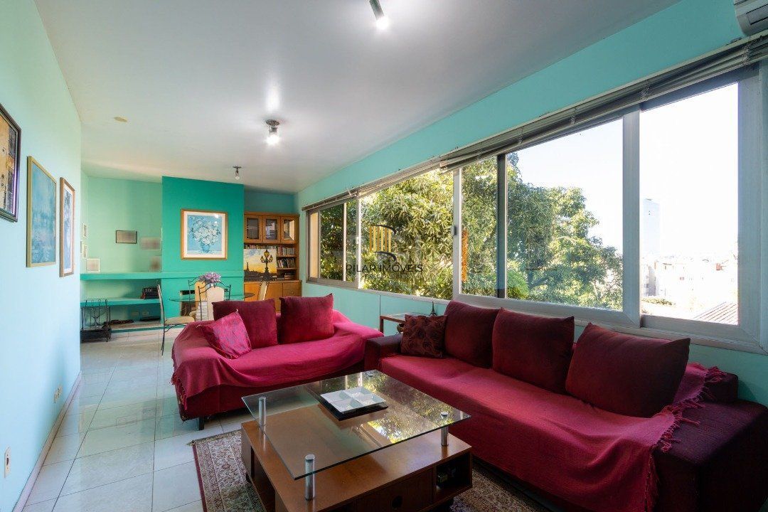 Sobrado com 345m² privativos, 3 suites, 2 vagas, churrasqueira. pátio com piscina - Bairro Cristal