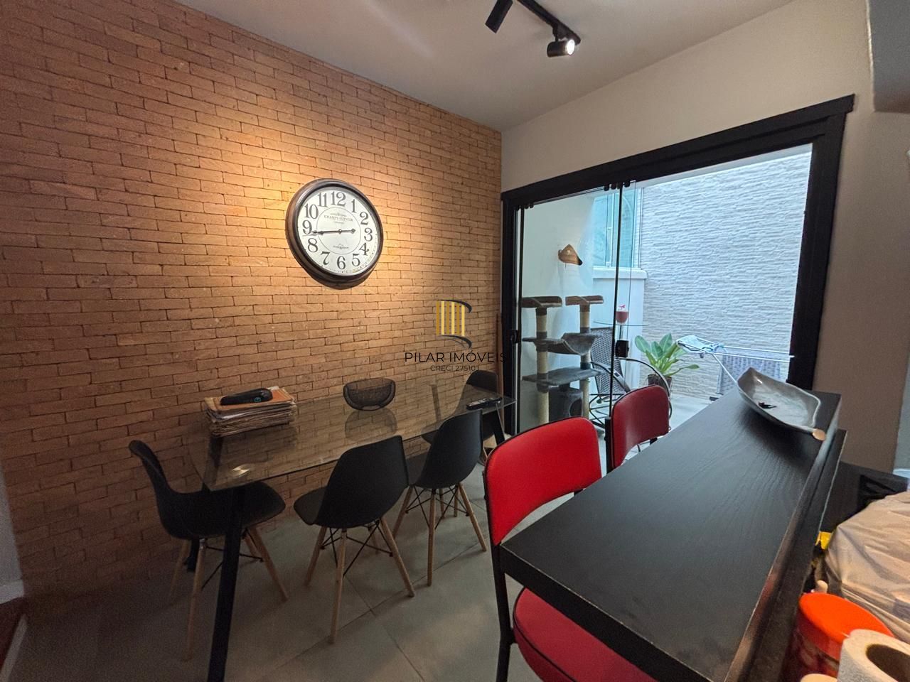 Excelente Casa em Condomínio Fechado 2 Dormitórios Recém Reformada