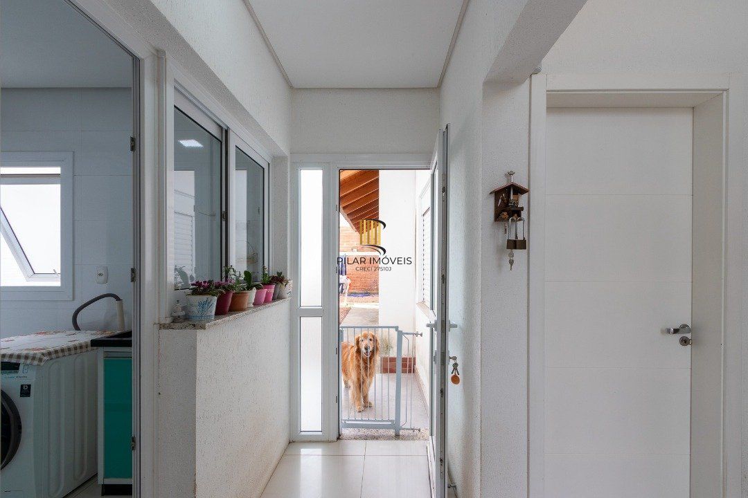 Casa para Venda - 377m², 4 dormitórios, sendo 3 suites, 3 vagas - Guarujá