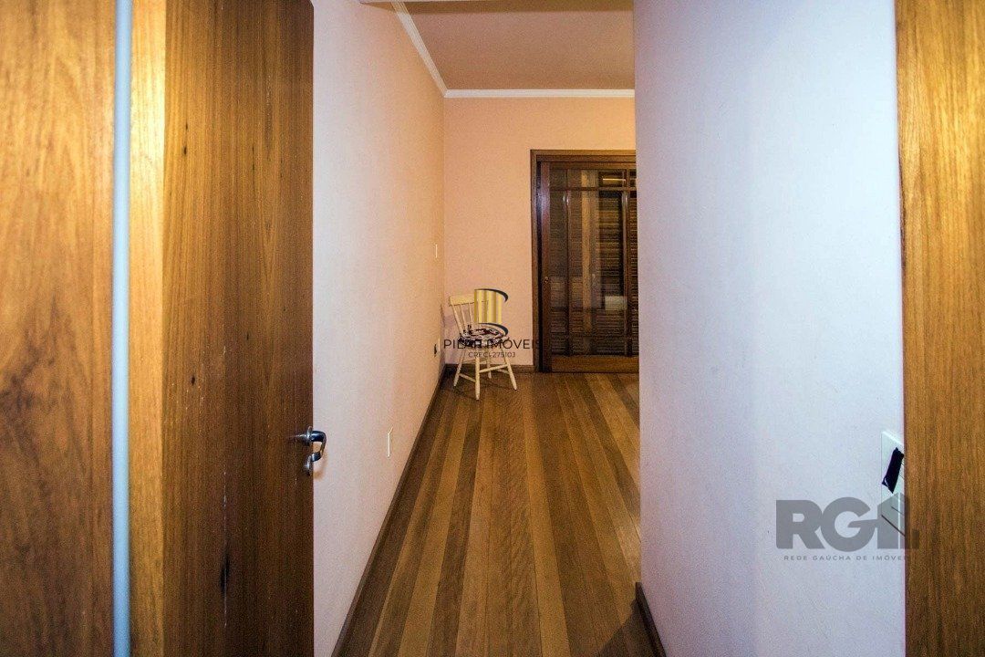Sobrado com 6 suites, lareira, lavabo, pátio - Bairro Belém Velho