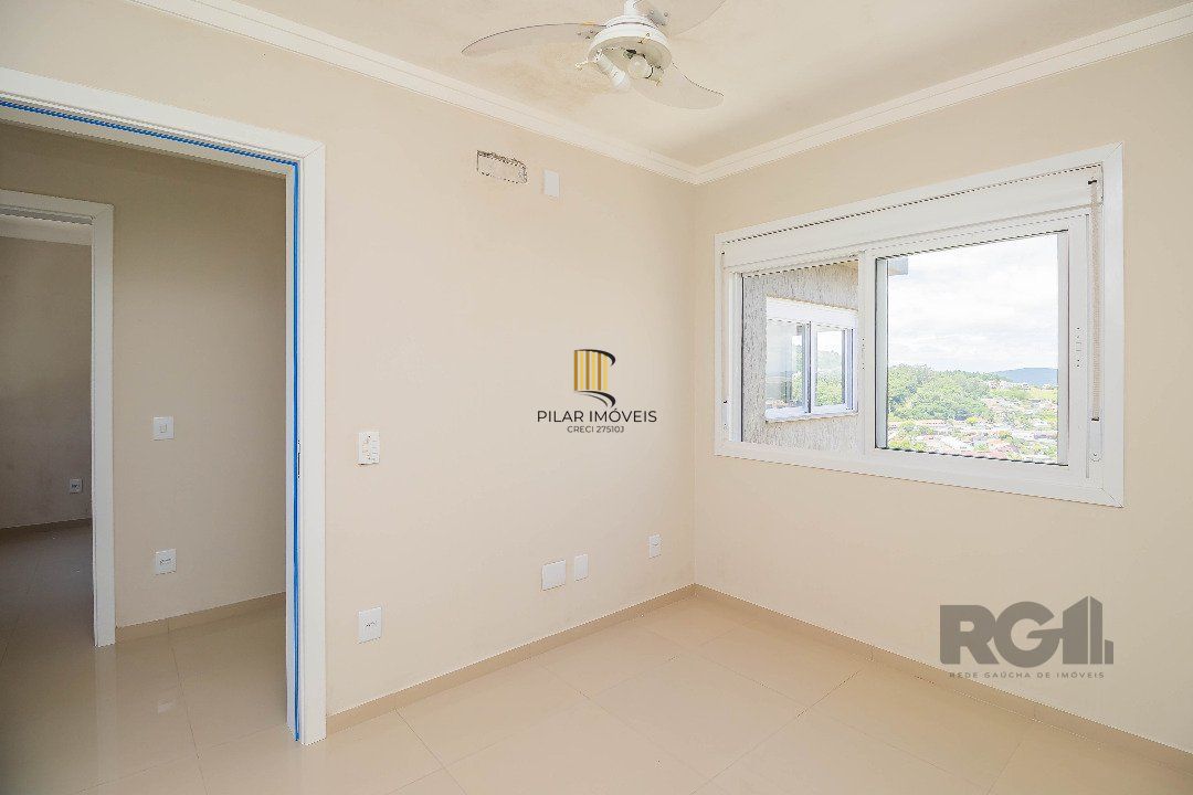 Sobrado, 185 metros quadrados privativo, com 3 quartos, 1 suíte, Living e cozinha integrados, lareira, churrasqueira, lavabo e 2 vagas de garagem.                       e 2 vagas de garagem