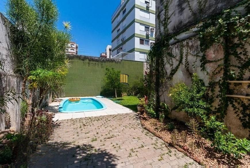 Casa 3 dormitórios no bairro Azenha