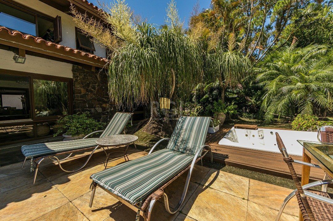 Casa para Venda - 370m², 5 dormitórios, sendo 2 suites, 7 vagas - Vila Assunção