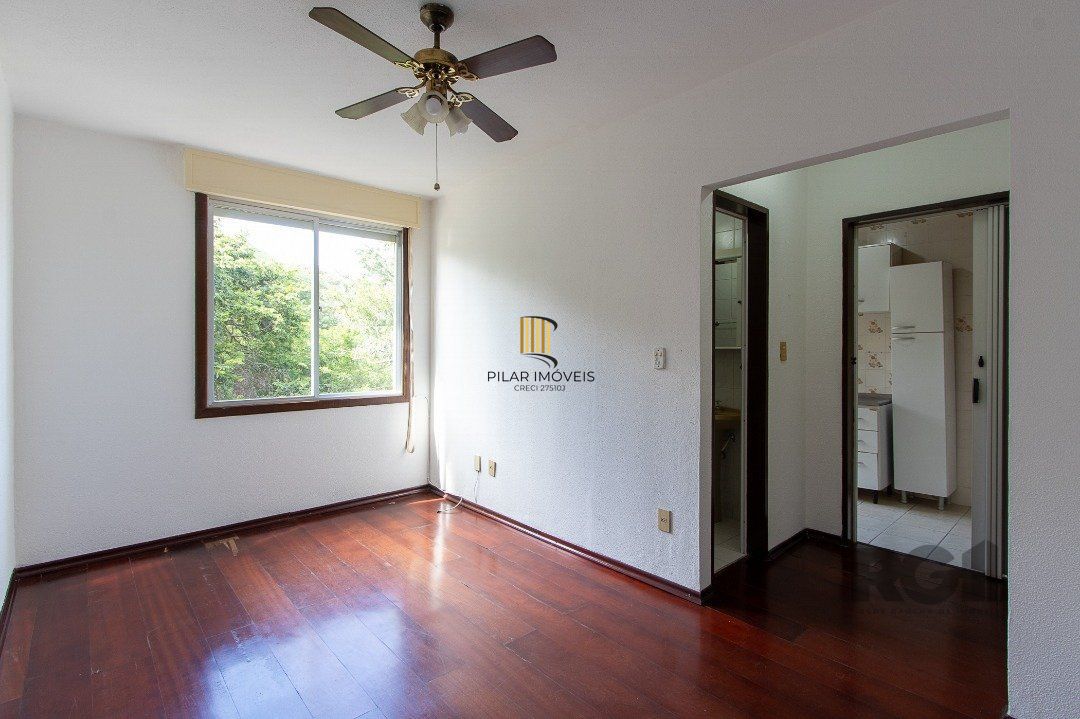Excelente apartamento no bairro Cristal com 1 dormitório, living, banheiro e cozinha.