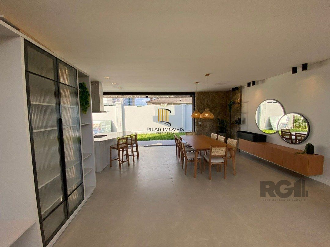 Sobrado Novo em Condomínio Fechado com 4 suítes e 238m² privativos