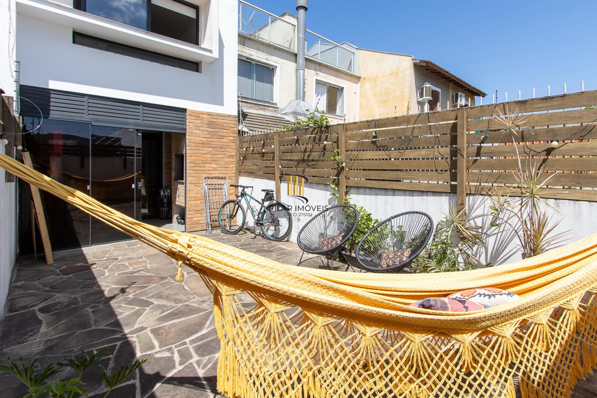 Casa 2 dormitórios no bairro Hípica