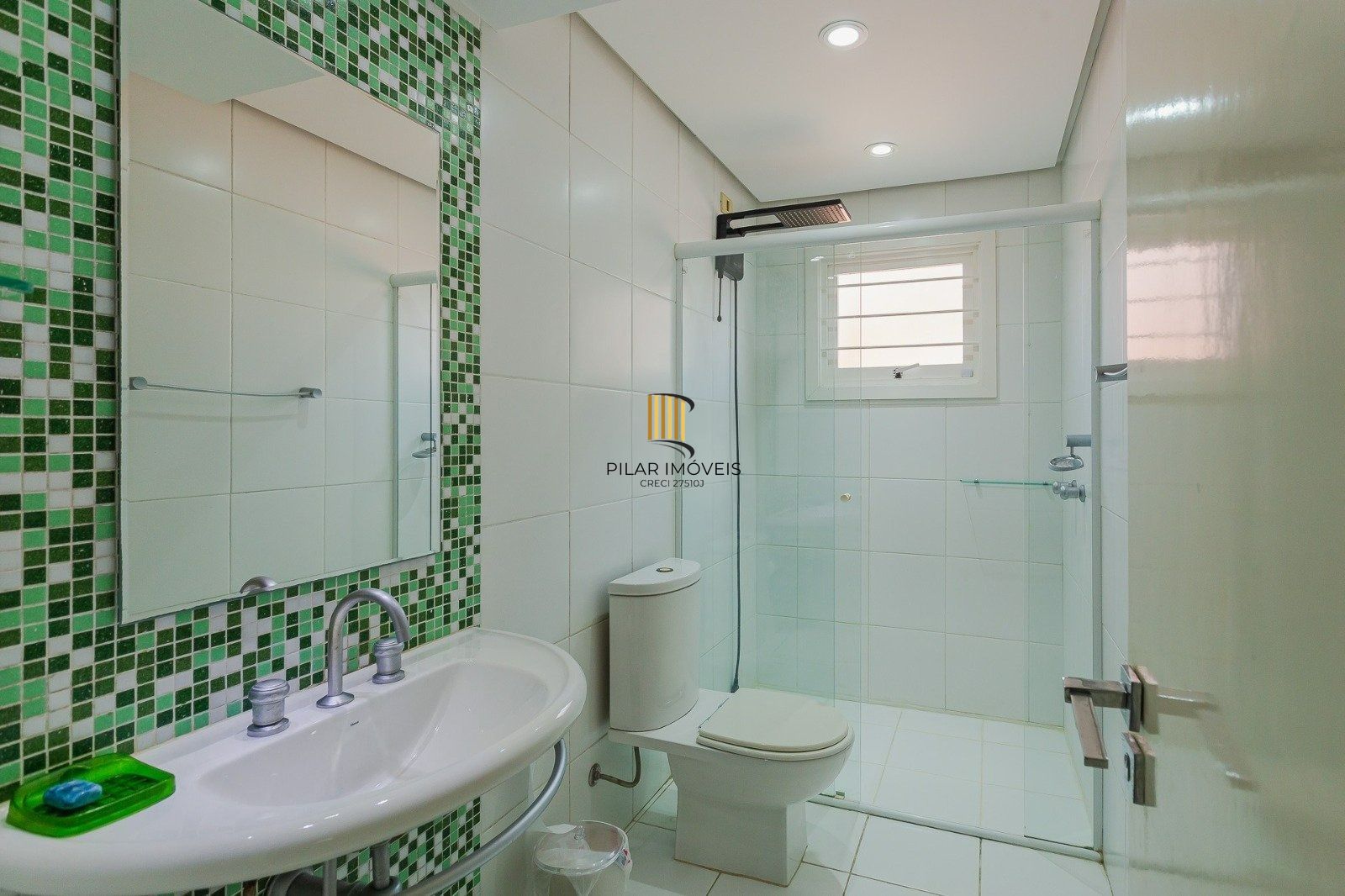 Casa Imponente com 5 Dormitórios (3 Suítes) no Bairro Chácara das Pedras