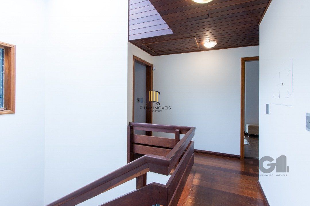 Sobrado com vista para Rio, 3 quartos, 2 suites, pátio, piscina, vaga para 4 carros - Bairro Vila Assunção