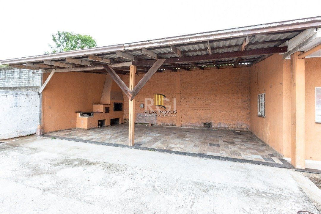 Pavilhão com área construída de cerca de 900m²