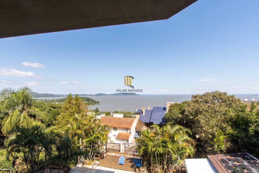 Casa deslumbrante vista do Guaiba, 3 dormitórios, sendo 1 suite master com closet e banheira de hidro com vista para o rio