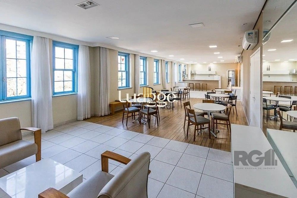 Apartamento de 3 dormitórios, 1 suíte e 2 vagas de garagem.