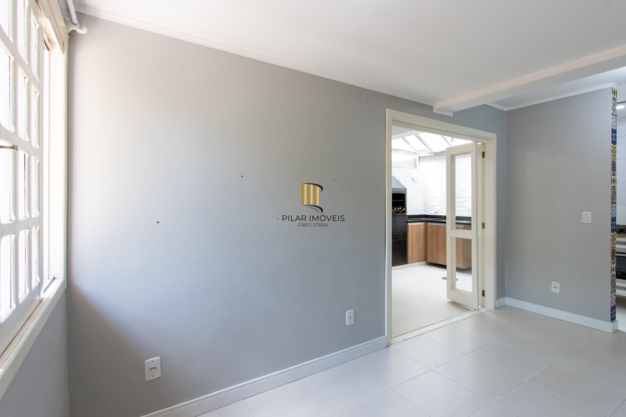 Casa de Condomínio 3 dormitórios no bairro Cristal