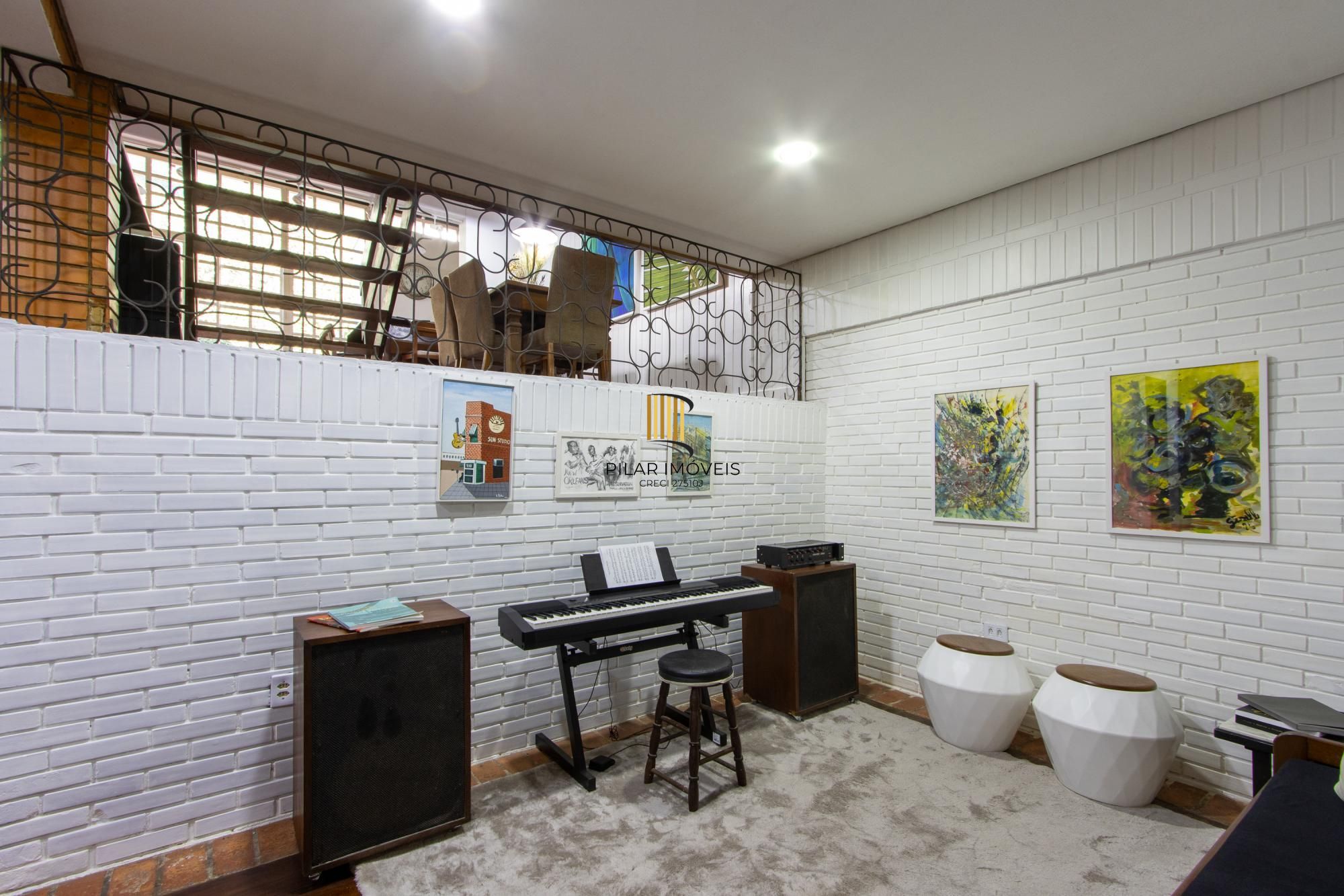 Casa 5 dormitórios no bairro Teresópolis