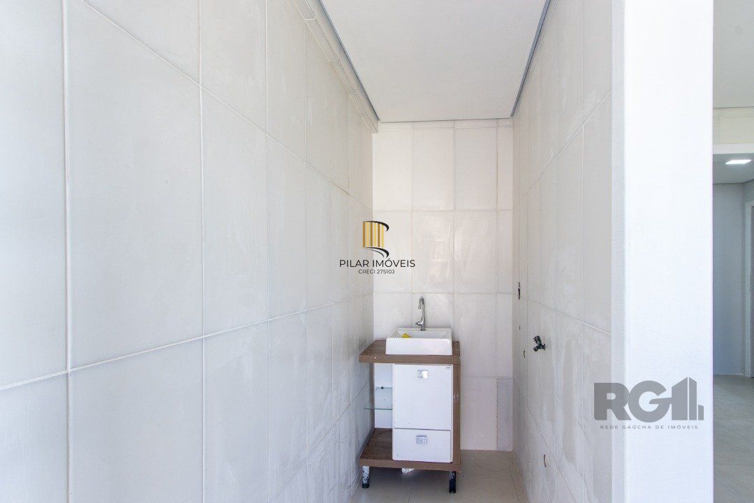 Casa  no Bairro Hípica, 100% reformada, 2 dormitórios, 1 vaga de garagem.