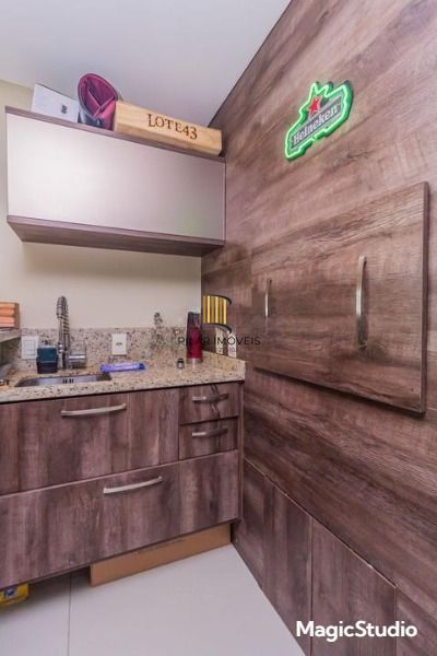 Vende apartamento no Bairro Passo da Areia - Porto Alegre