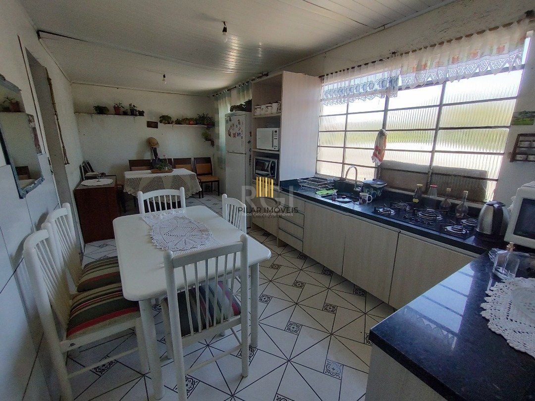 Casa para Venda - 100m², 3 dormitórios, 2 vagas - Lomba do Pinheiro
