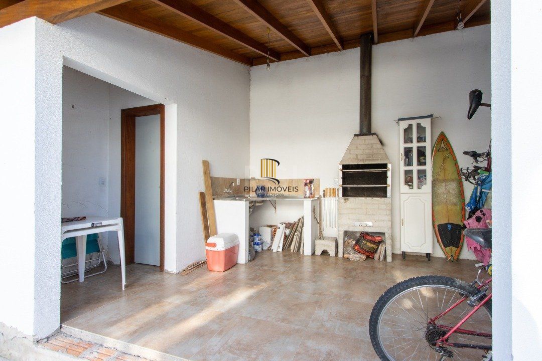 Casa 3 dormitórios no bairro Guarujá