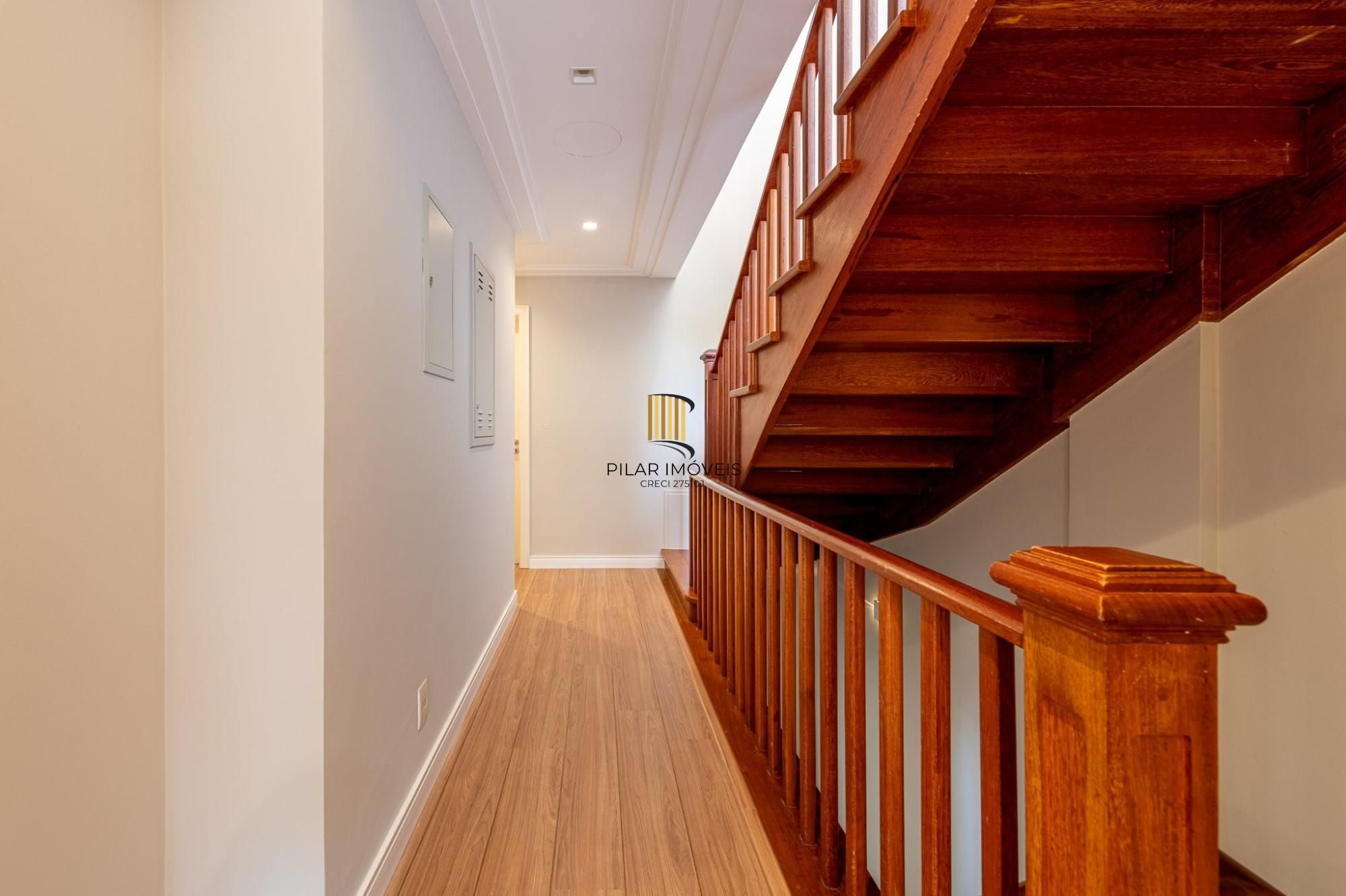 Casa de 4 dormitórios no bairro Três Figueiras