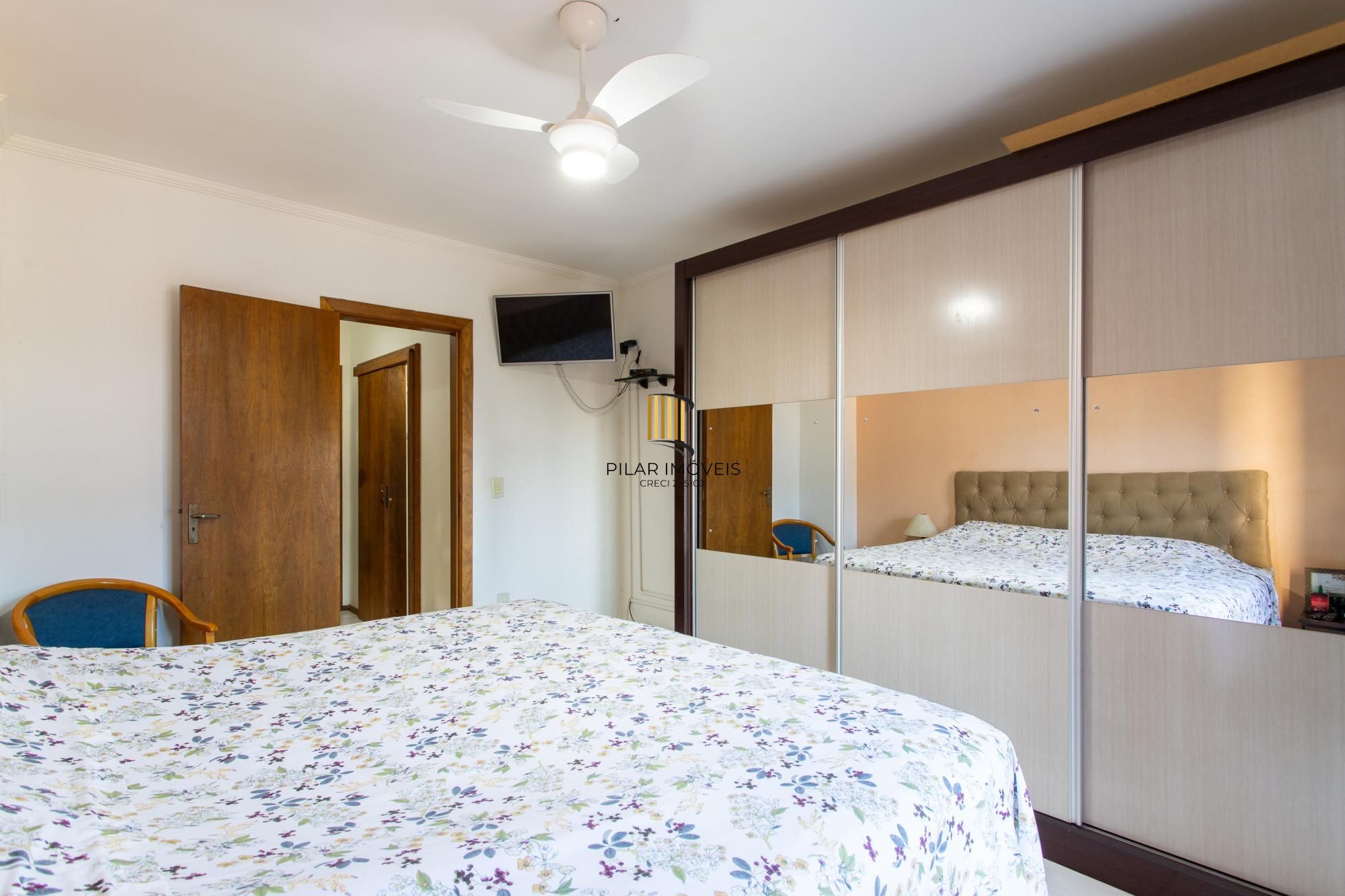 Casa 3 dormitórios no bairro Hípica