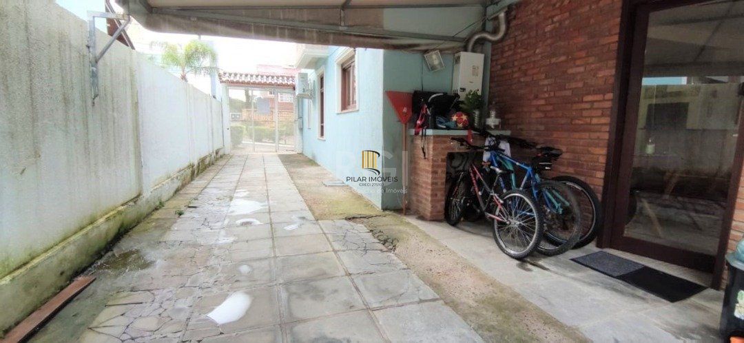 Casa para Venda - 179m², 3 dormitórios, sendo 1 suites, 5 vagas - Hípica