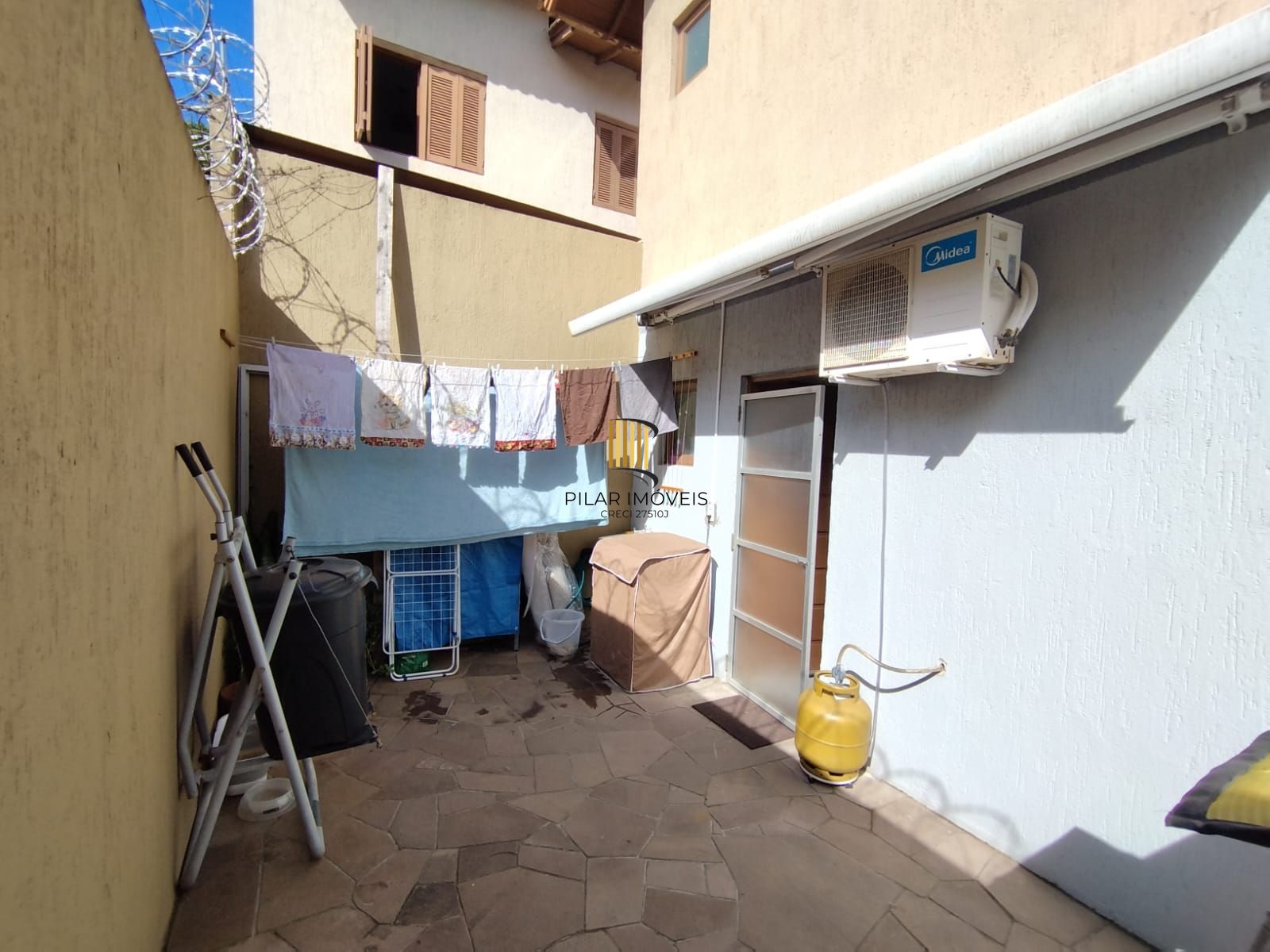 Casa de condomínio, 2 dormitórios, 1 vaga, bairro Ipanema.