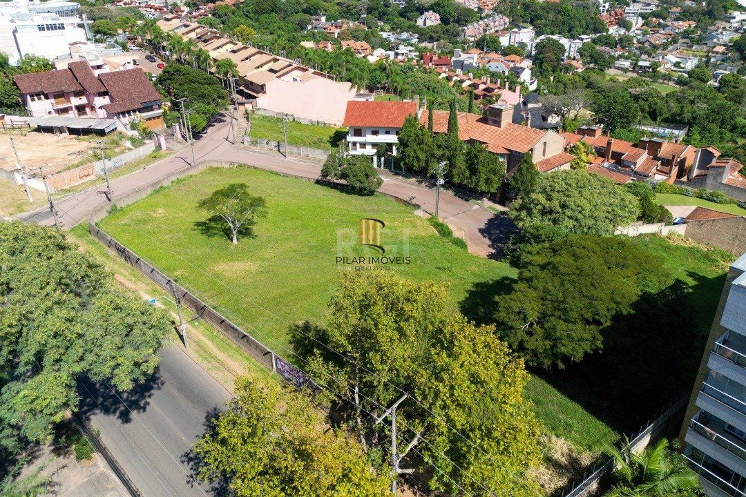 Excelente terreno à venda em Porto Alegre, localizado na Rua Correa Lima,