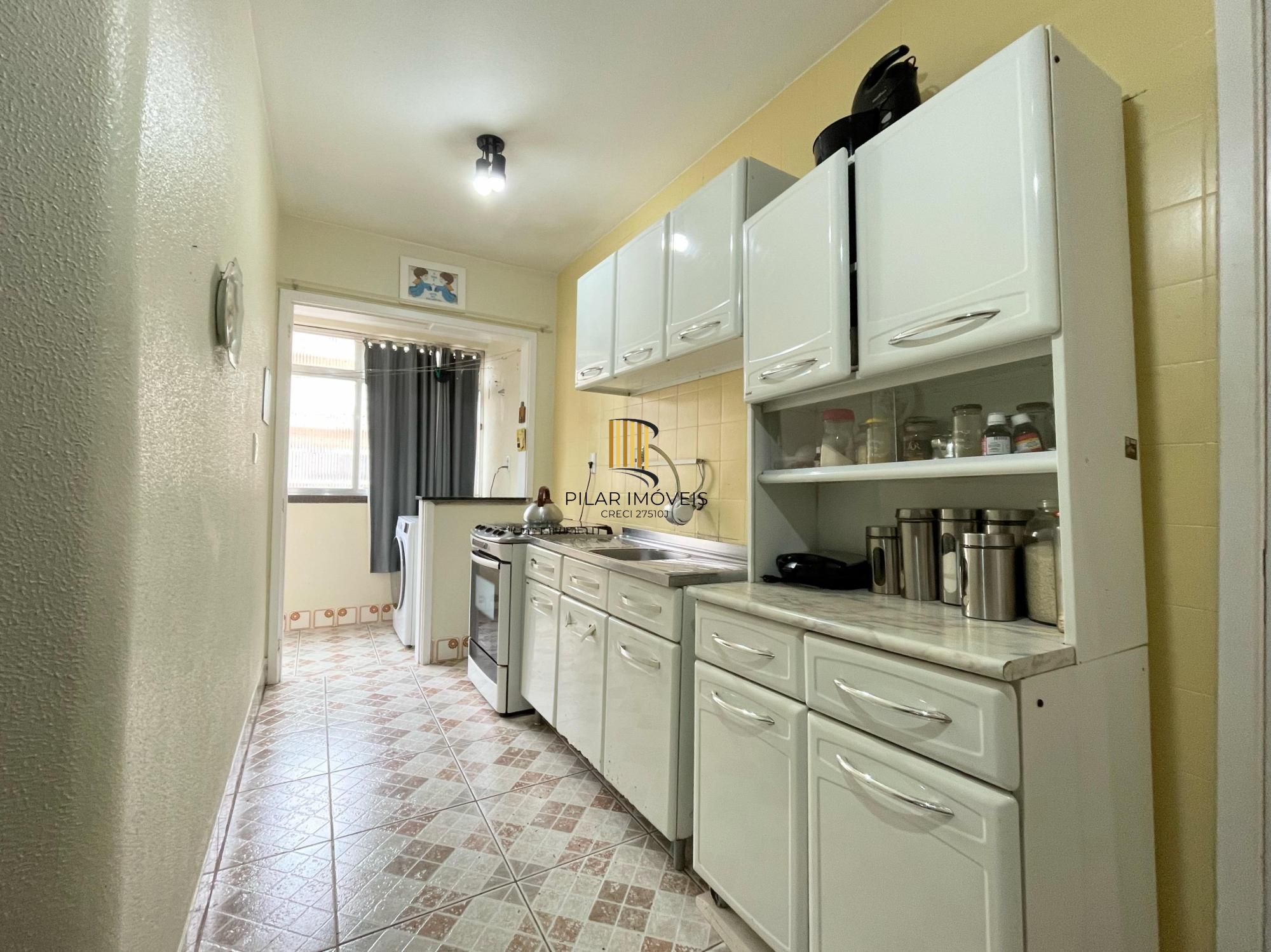 Apartamento com linda vista definida para o Rio Guaíba ? amplo, arejado e com sol da tarde!