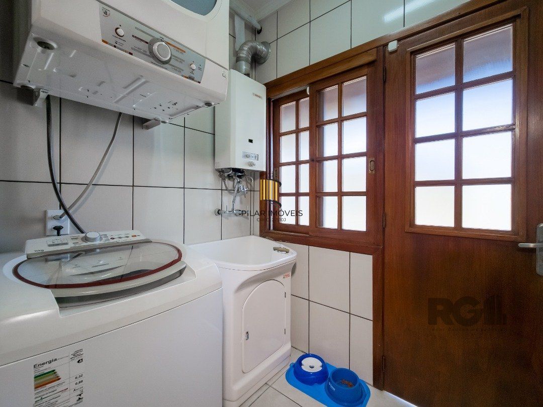 Casa 4 dormitórios no bairro Glória