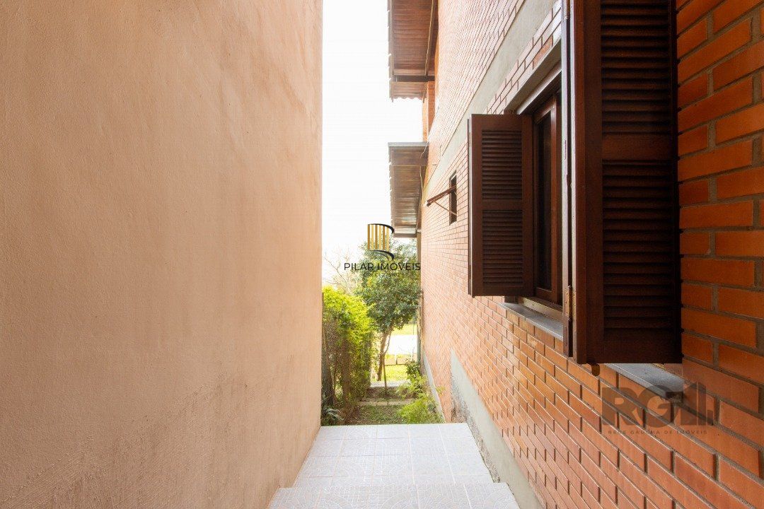 Casa para Venda - 220m², 3 dormitórios, sendo 2 suites, 5 vagas - Espirito Santo