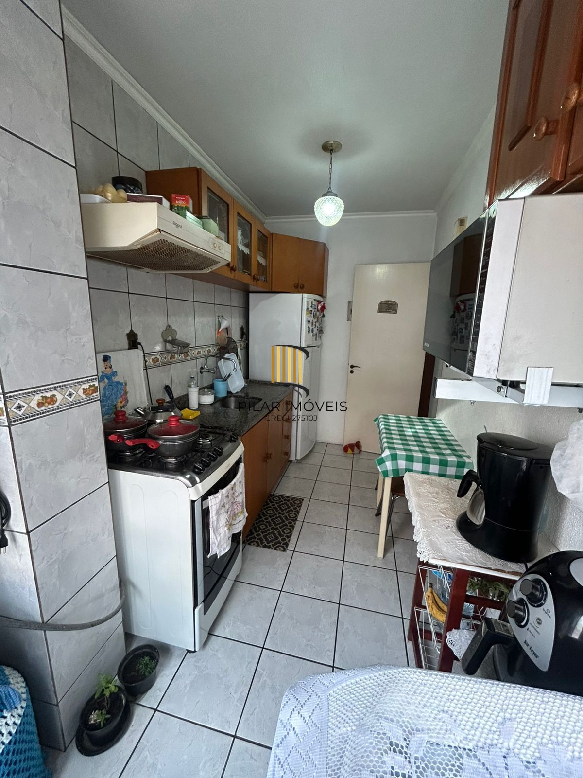 APARTAMENTO REFORMADO, 2 QUARTOS, VAGA ROTATIVA, BAIRRO CAVALHADA