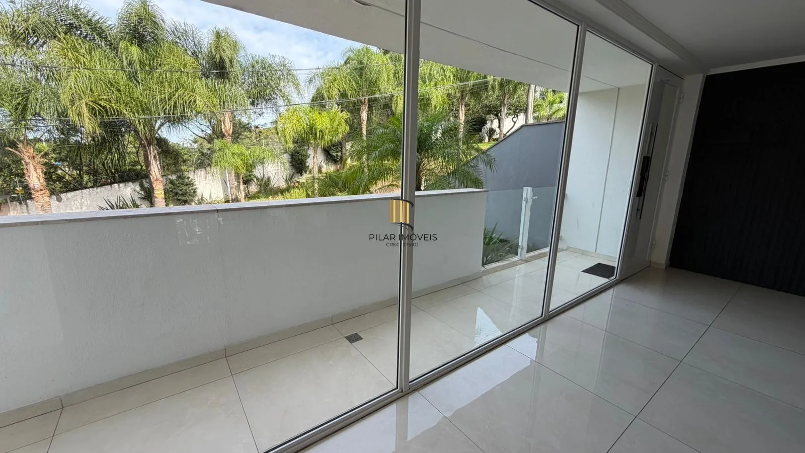 CASA TOTALMENTE MOBILIADA, 3 SUITE, 3 VAGAS - BAIRRO HIPICA