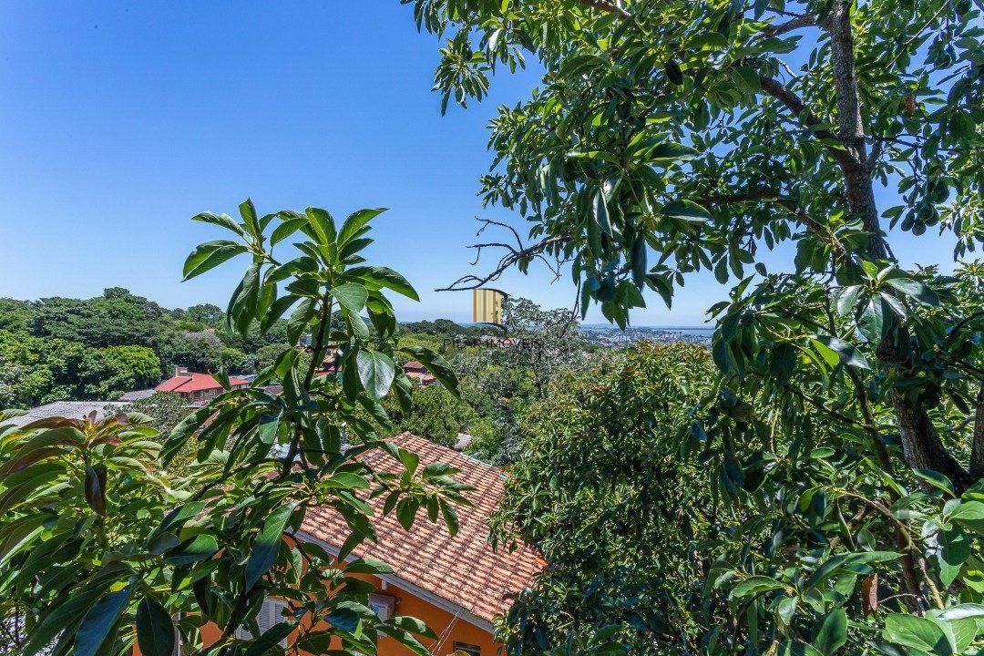 Casa 4 dormitórios, Altos da Vila Nova, Zona Sul, Porto Alegre.