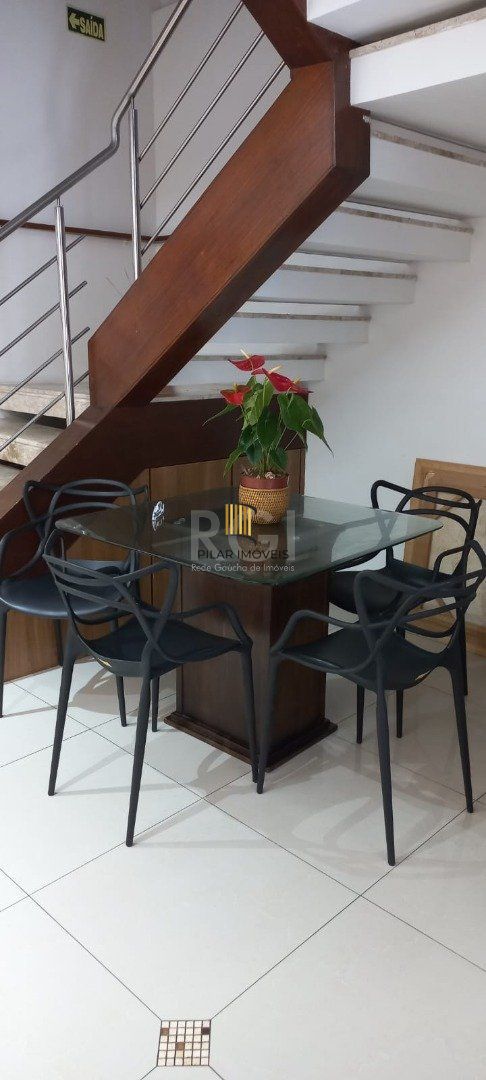 Casa 9 dormitórios no bairro Menino Deus