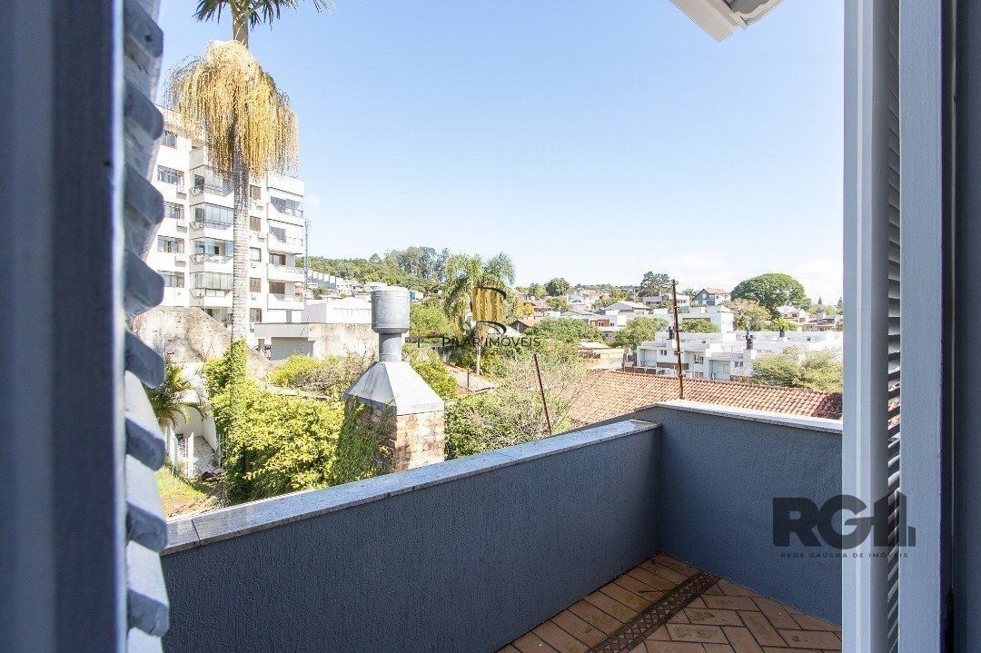 BELO SOBRADO, 3 QUARTOS, 1 SUITE, PISCINA, 320m² PRIVATIVOS - TRISTEZA
