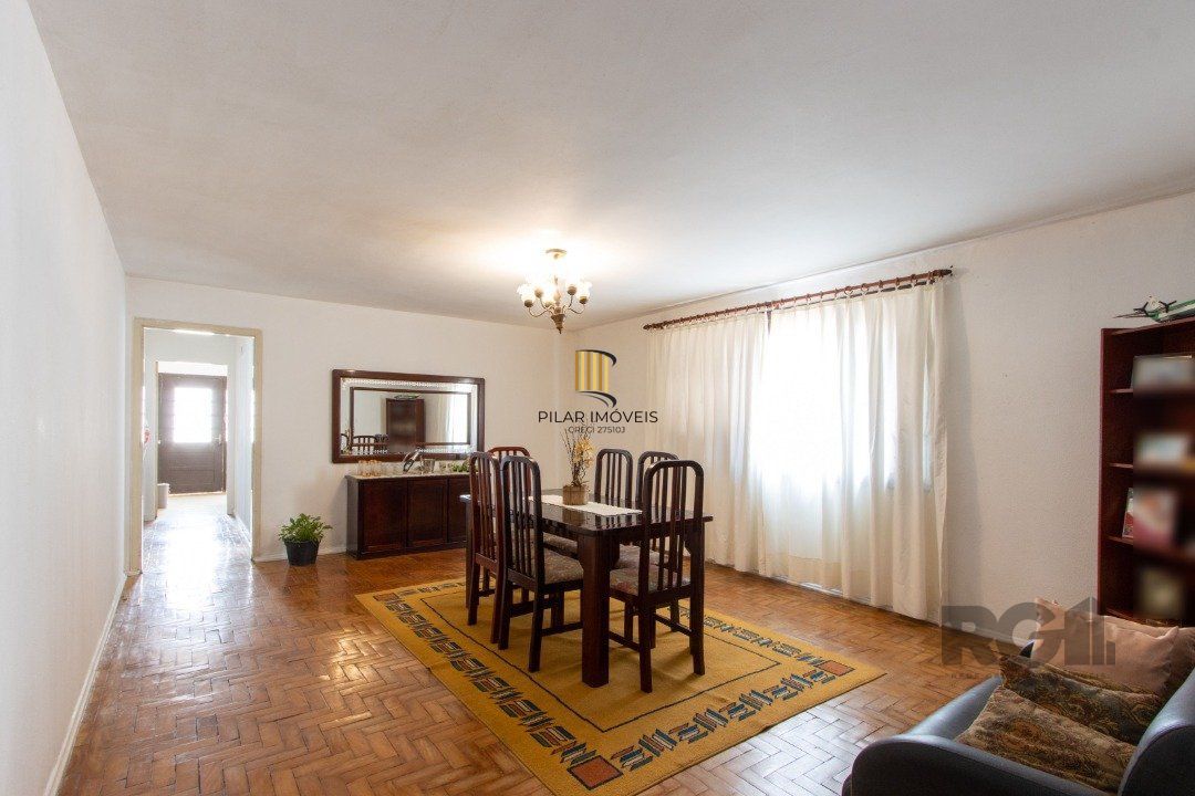 Casa 7 dormitórios no bairro Camaquã